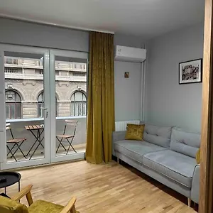 double-studio-near-university-square-2-balconies.bucharesthotelsnow.com/